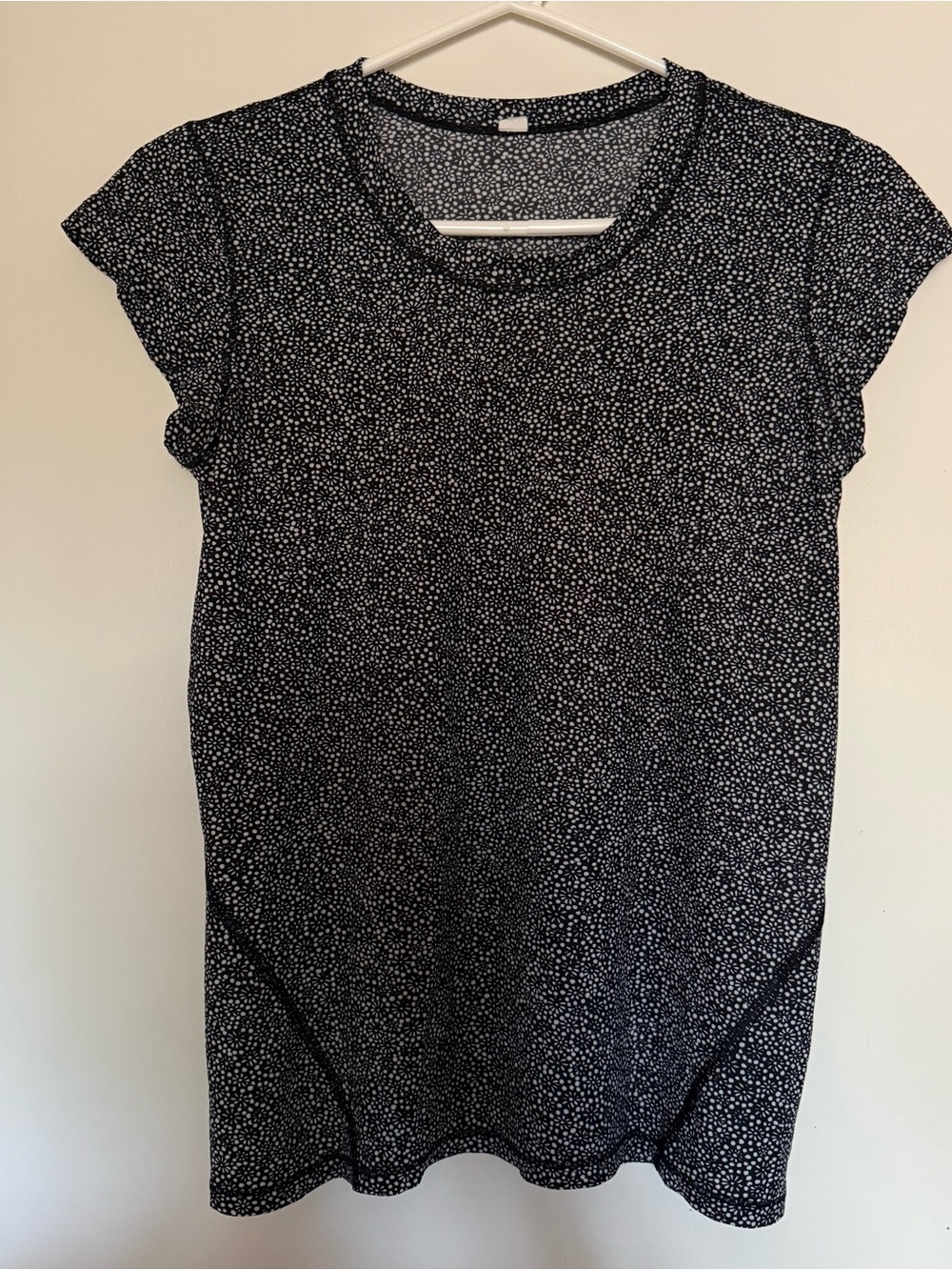 Lululemon | sunaway runaway short sleeve black and white freckle flower top
